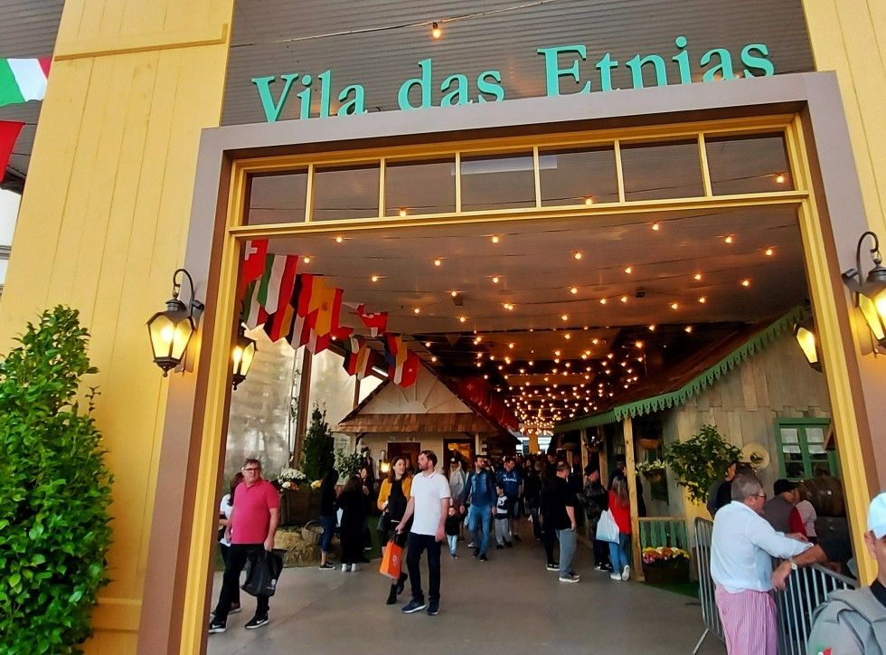 Rua Coberta terá programação especial na Vila das Etnias durante o Festiqueijo