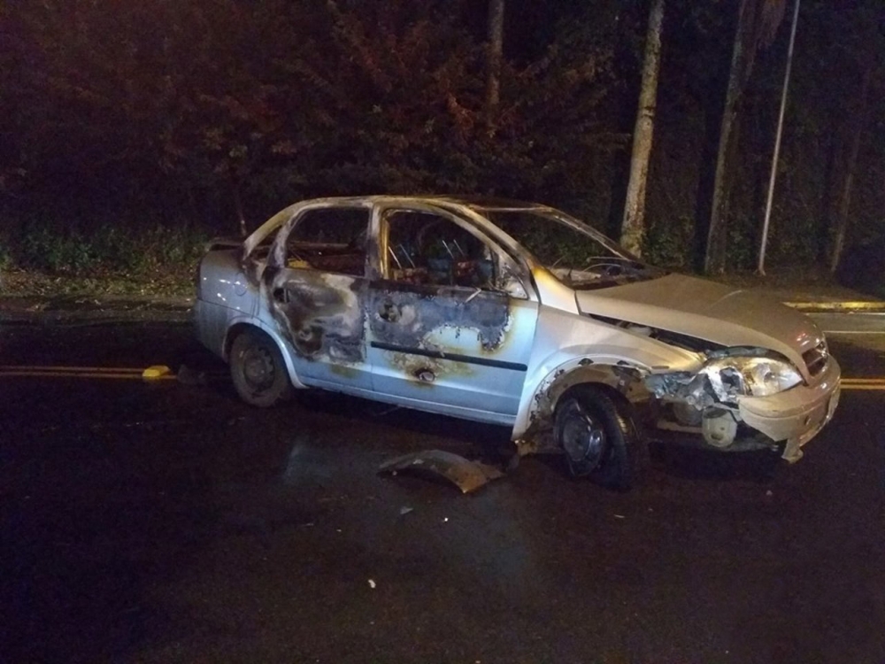 Embriagado, homem incendeia veículo após acidente na Pipa Pórtico