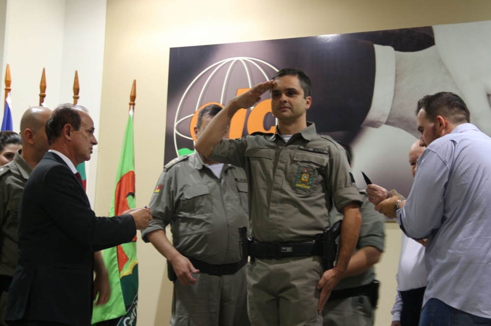 Policiais Militares são promovidos por ato de bravura em Garibaldi