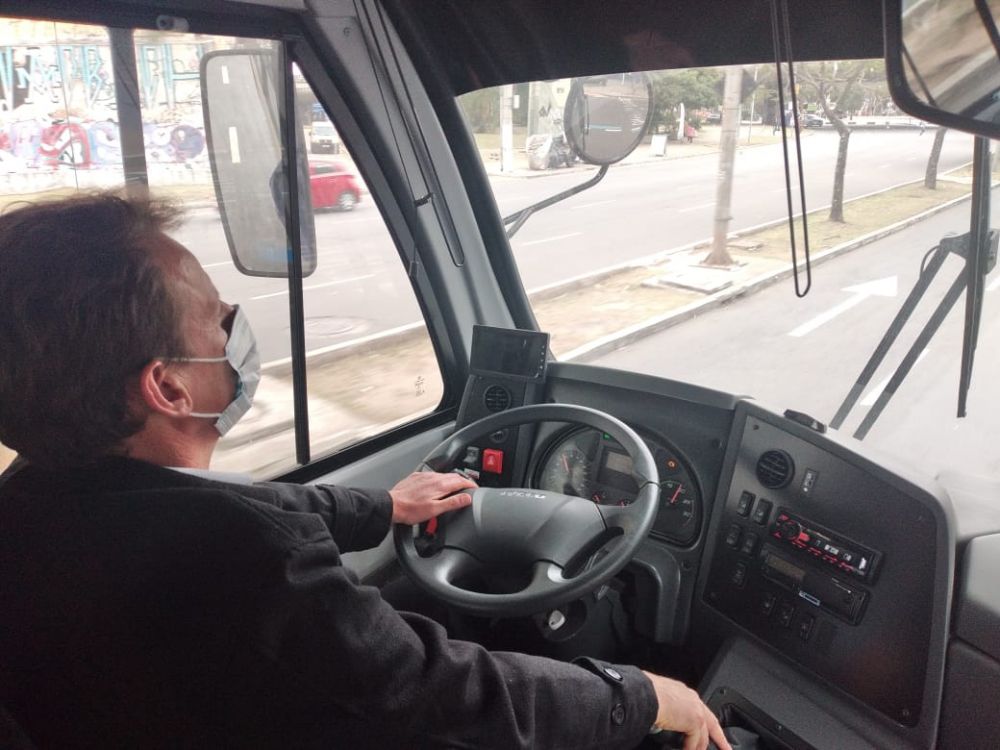 Garibaldi recebe ônibus para transporte escolar