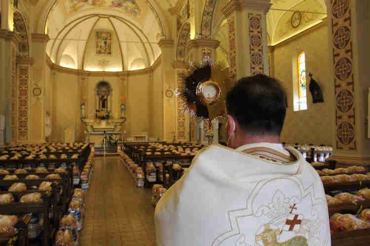 Paróquia Santo Antônio de Bento motiva fiéis para doação de alimentos
