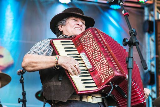 Morre a cantora tradicionalista Berenice Azambuja