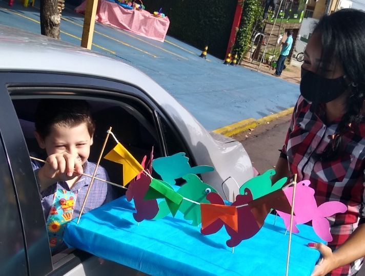 Escolas Infantis de Bento realizam Drive-Thru Junino