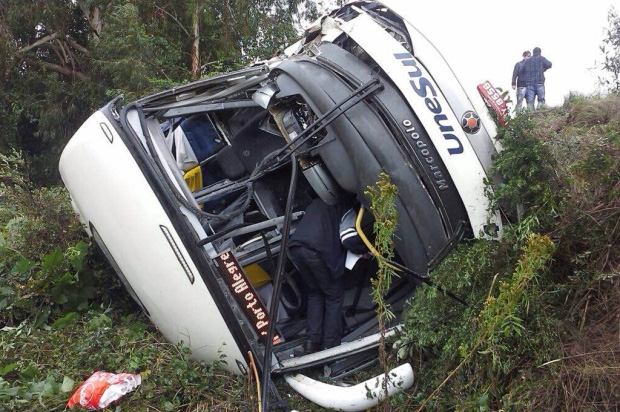 Acidente com ônibus deixa 18 pessoas feridas na BR-116 em Vacaria