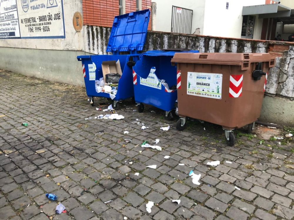 Novos containers de lixo são instalados na rodoviária de Garibaldi