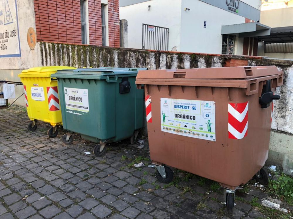 Novos containers de lixo são instalados na rodoviária de Garibaldi