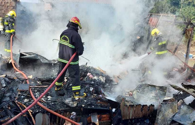 Incêndio consome residência na Garibaldina