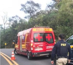 Motociclista morre após colidir contra uma placa em Carlos Barbosa