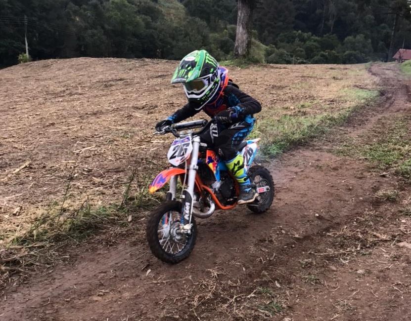 Esporte Clube Uno recebe piloto mirim de Motocross nesta terça