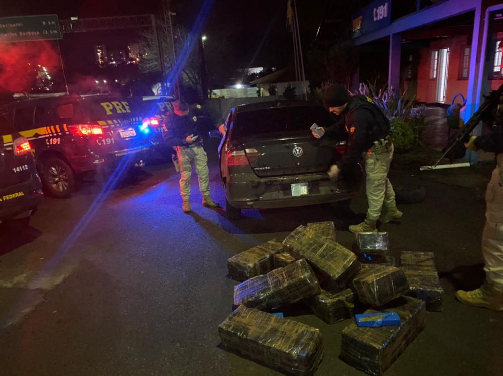 Quatro traficantes são presos com 230kg de maconha em Bento