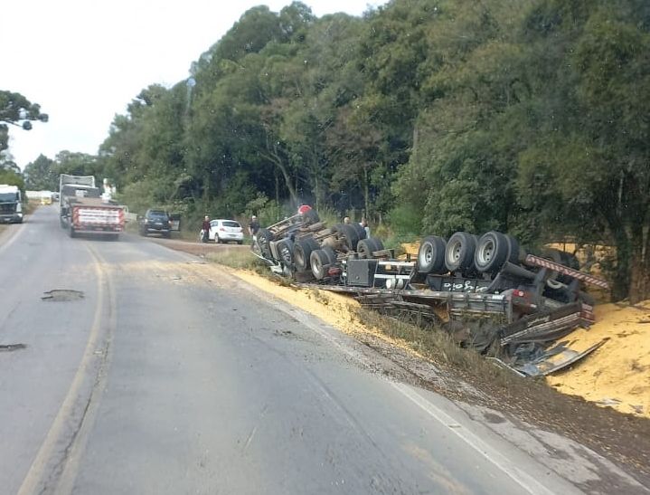 Caminhoneiro de Carlos Barbosa morre após acidente na ERS-122