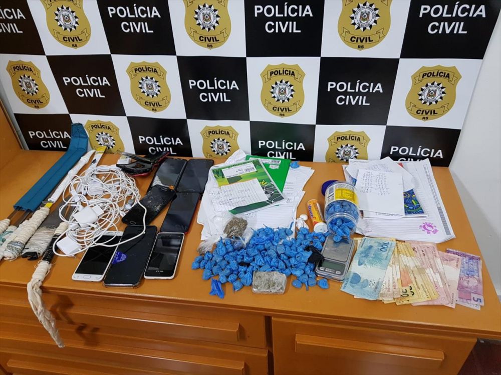 Polícia Civil de Carlos Barbosa apreende drogas e celulares de apenados em Bento
