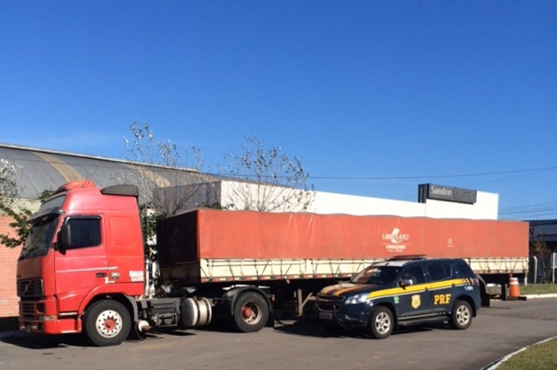 PRF prende caminhoneiro que transitava embriagado pela BR 470