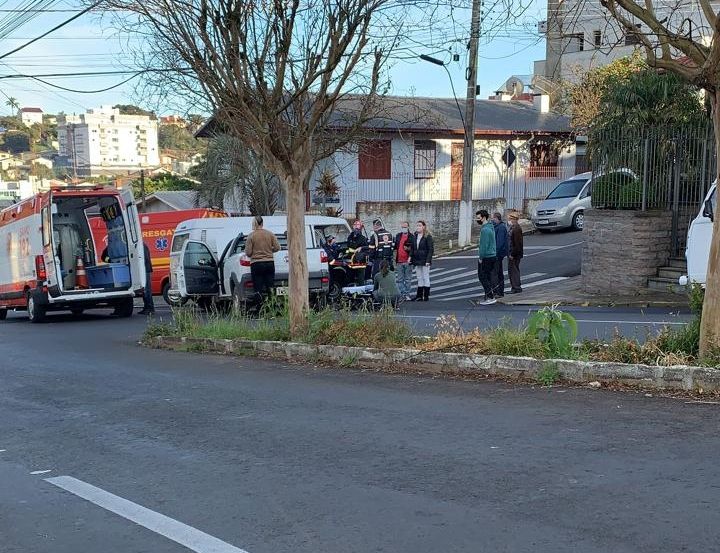 Acidente entre dois veículos deixa um ferido no São Francisco