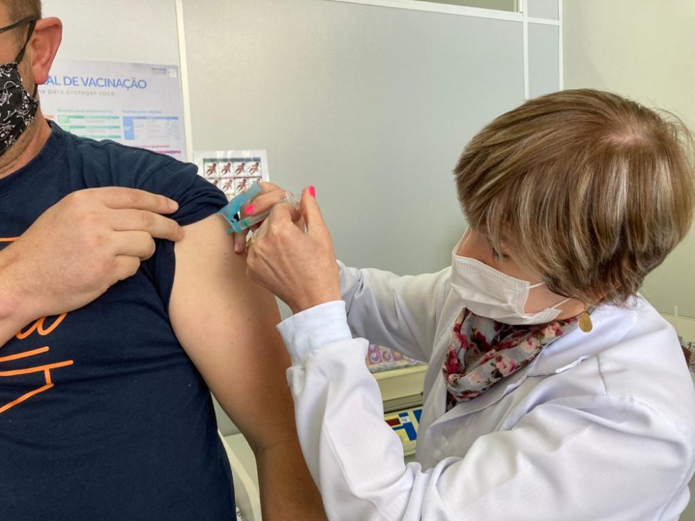 Vacinação de pessoas com 28 anos inicia nesta segunda em Bento