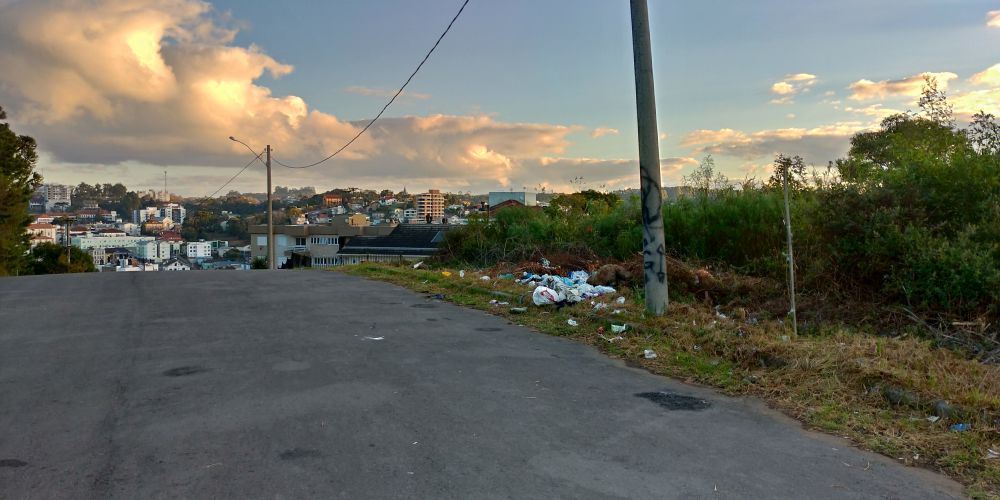 Moradores denunciam descarte irregular de lixo no bairro São José