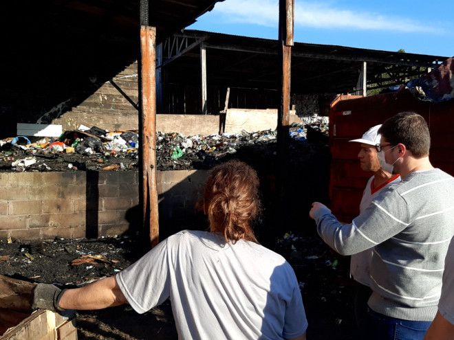 Prefeitura auxiliará Associação de Catadores após incêndio 