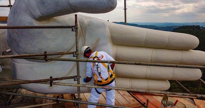 Futura maior estátua de Cristo do país começa a ser pintada em Encantado