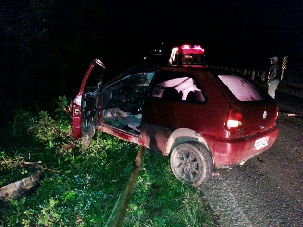 Motorista perde controle e colide contra ponte em São Vendelino