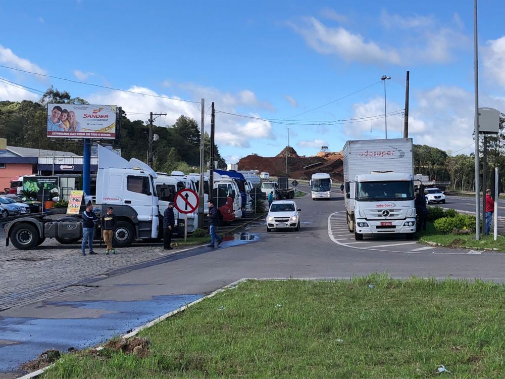 Caminhoneiros iniciam mobilização na BR-470 em Garibaldi