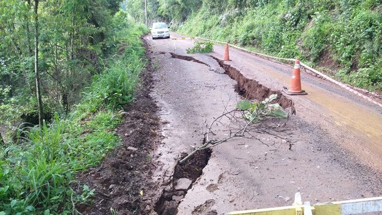 Estrada de Forromeco é interditada devido à grande rachadura 