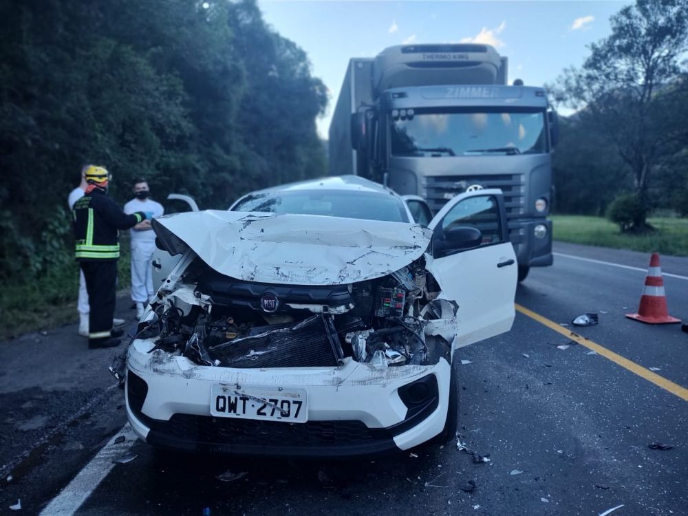 Grave acidente deixa dois feridos em São Vendelino