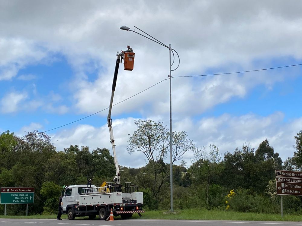 Prefeitura de Garibaldi realiza testes na iluminação da BR-470