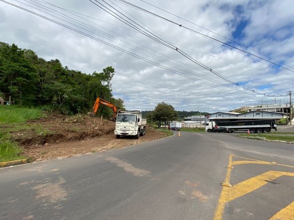 Prefeitura de Bento inicia alargamento do acesso ao bairro Santa Rita