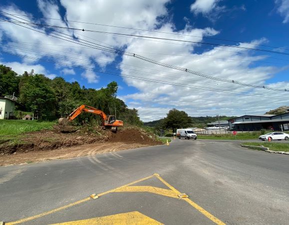 Prefeitura de Bento inicia alargamento do acesso ao bairro Santa Rita