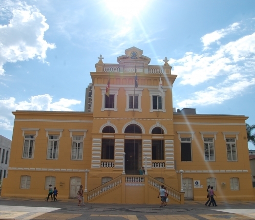 Feriado altera prestação de serviços públicos municipais