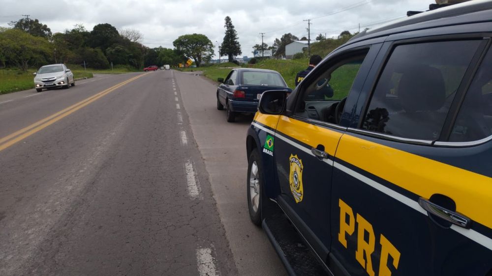 PRF recupera carro furtado em Garibaldi