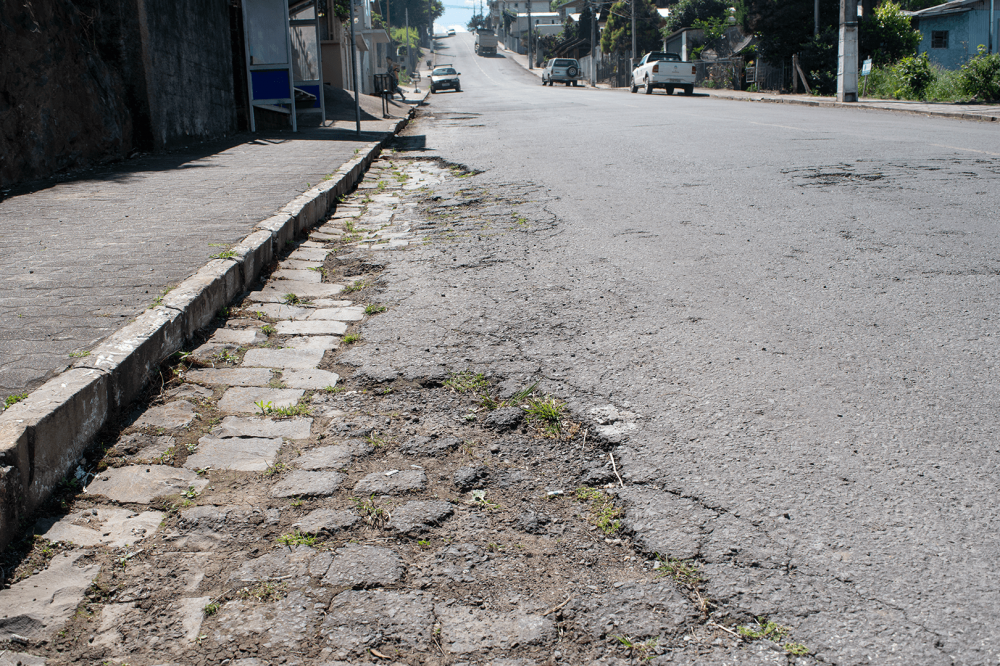 Asfalto de péssima qualidade deixa ruas de Garibaldi completamente esburacadas