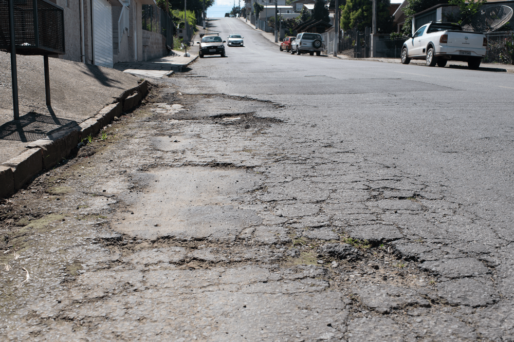 Asfalto de péssima qualidade deixa ruas de Garibaldi completamente esburacadas