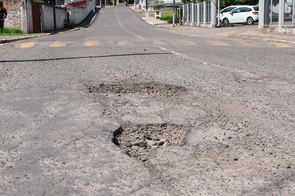 Asfalto de péssima qualidade deixa ruas de Garibaldi completamente esburacadas