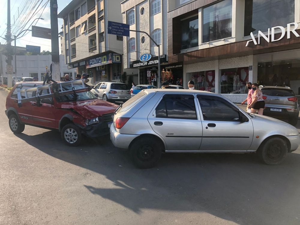 Acidente deixa trânsito complicado na Independência em Garibaldi