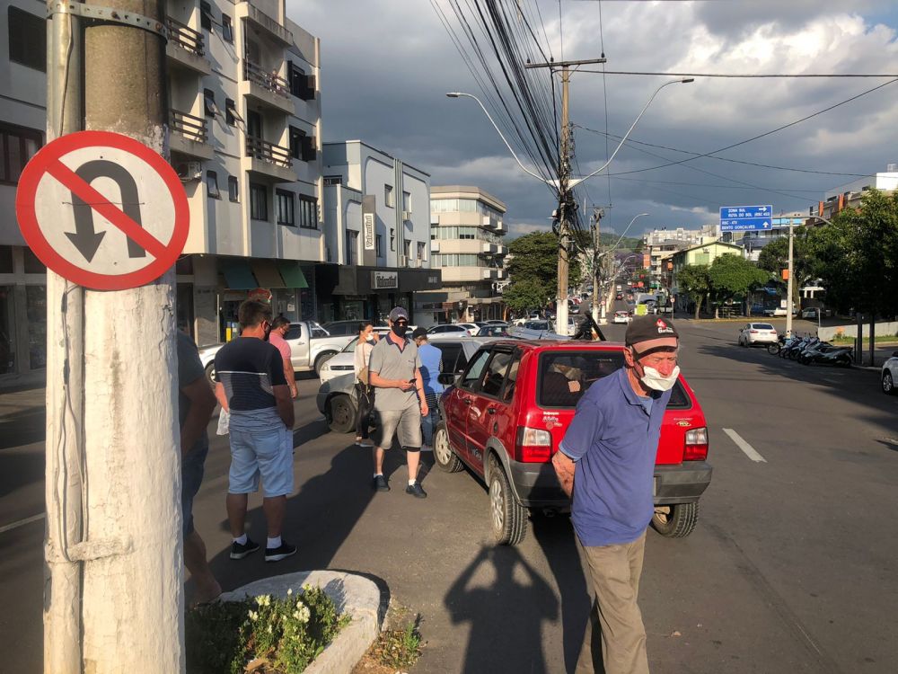 Acidente deixa trânsito complicado na Independência em Garibaldi