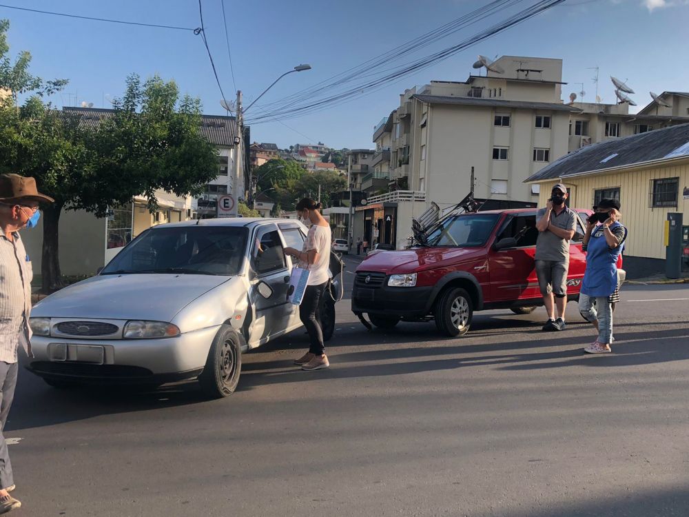 Acidente deixa trânsito complicado na Independência em Garibaldi