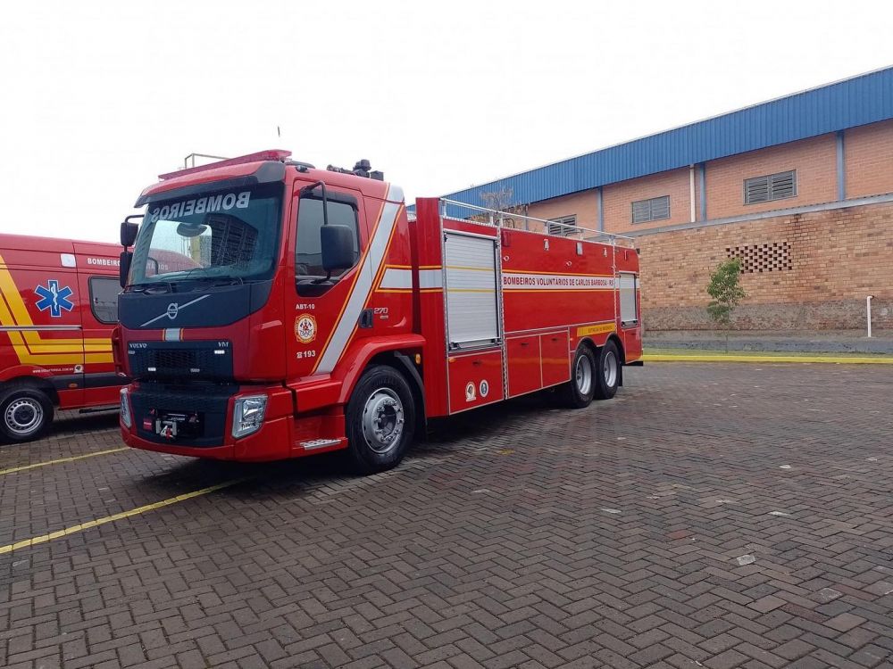 Bombeiros de Carlos Barbosa contam com novo caminhão