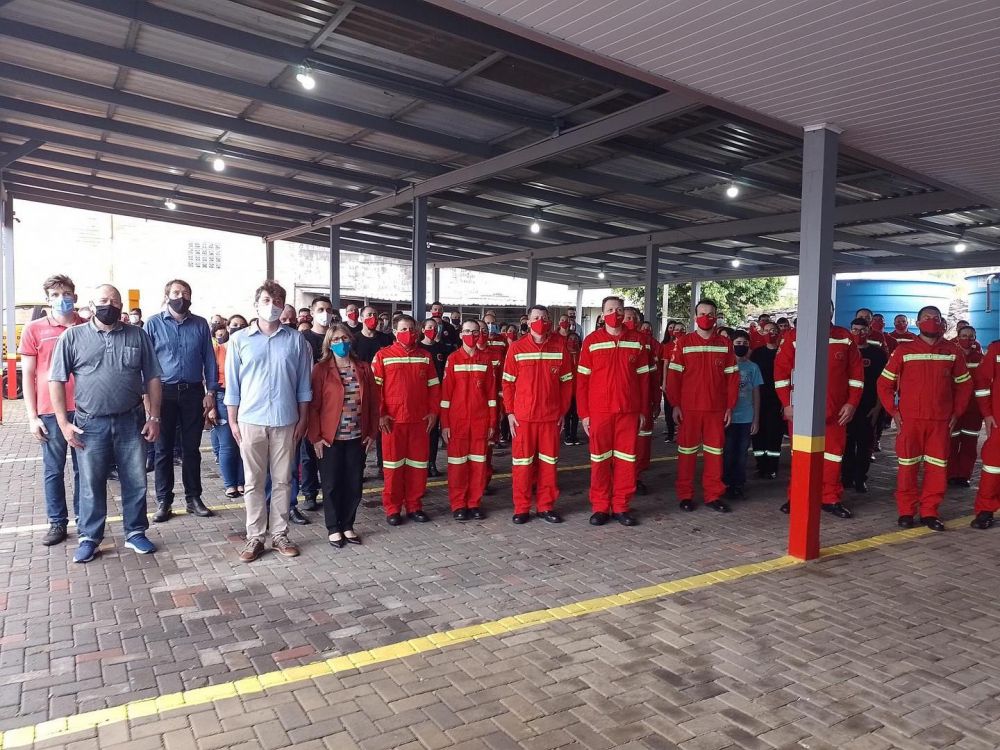 Bombeiros de Carlos Barbosa contam com novo caminhão