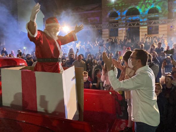 Multidão acompanha a abertura do Natal Bento 2021