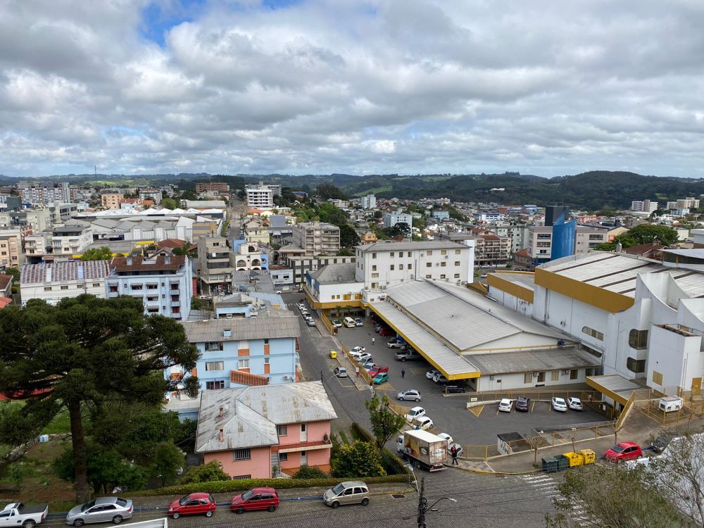 Domingo inicia com tempo bom, mas chuva deve retornar em toda a região