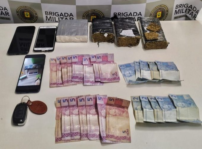 Motorista de aplicativo e casal são presos por tráfico de drogas em Carlos Barbosa