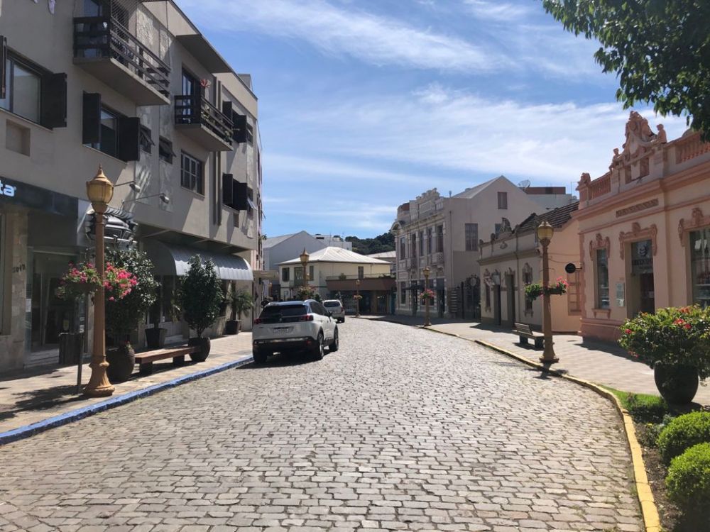 Semana inicia com sol e temperaturas elevadas na Serra