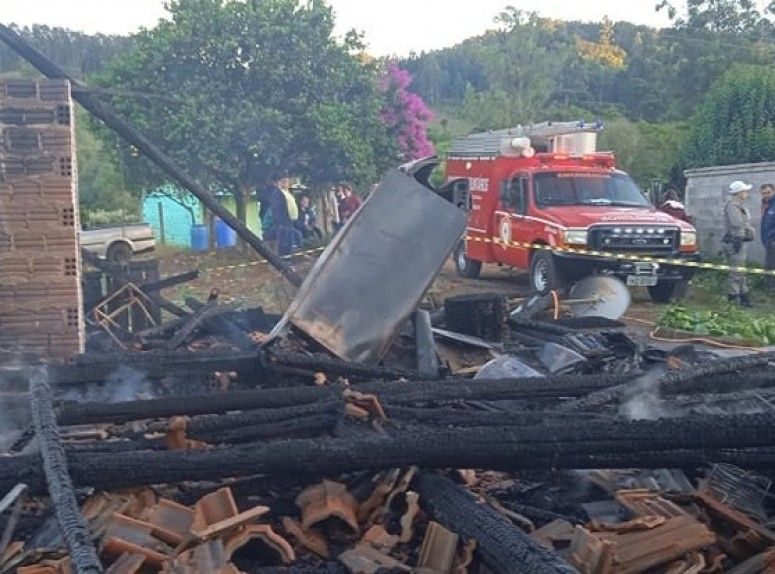 Idoso morre carbonizado em São Pedro da Serra