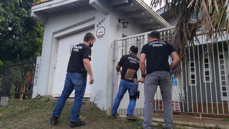 Operação da Polícia Civil prende três pessoas envolvidas no "Golpe do Nudes"