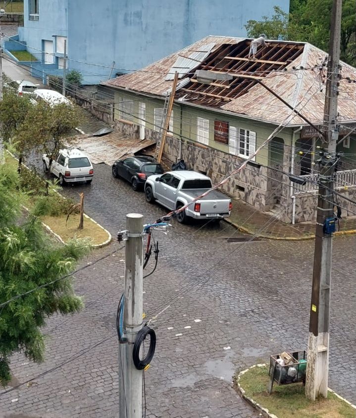 Prefeitura e Defesa Civil trabalham para recuperar estragos em Garibaldi