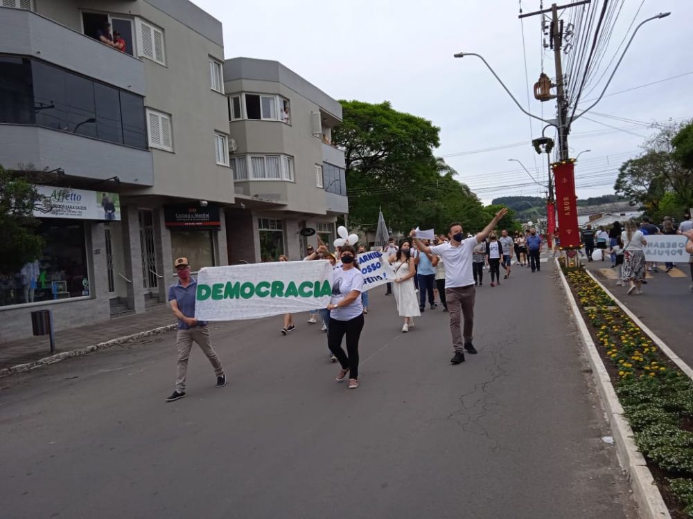 Manifestação em apoio a Alex e Sérgio é realizada em Garibaldi