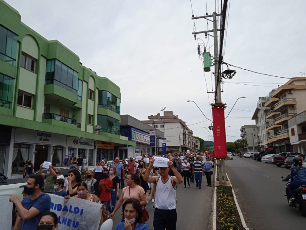 Manifestação em apoio a Alex e Sérgio é realizada em Garibaldi
