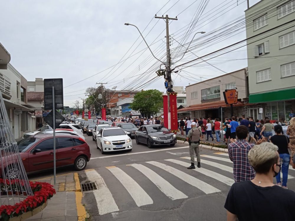 Manifestação em apoio a Alex e Sérgio é realizada em Garibaldi