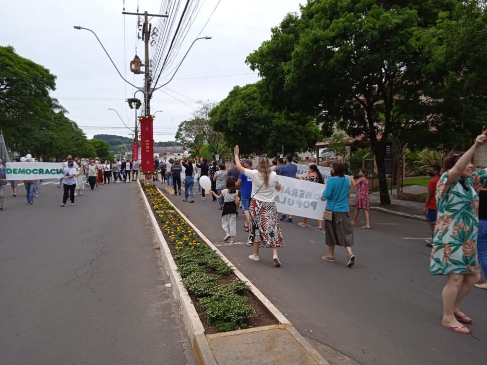 Manifestação em apoio a Alex e Sérgio é realizada em Garibaldi